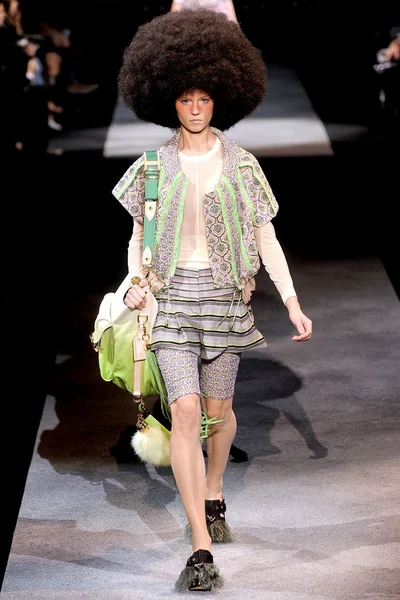 Look 13